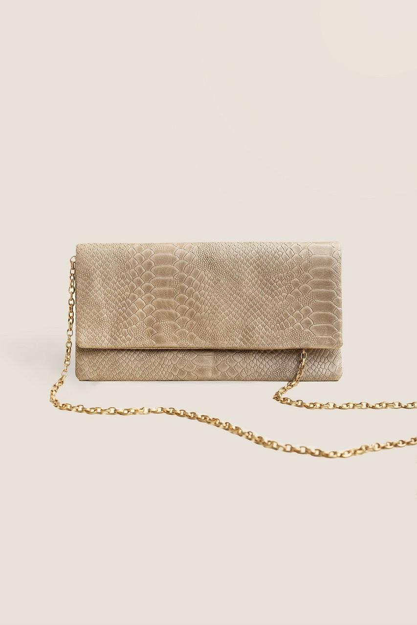 Leder-Clutch in Beige mit Schlangehautmuster