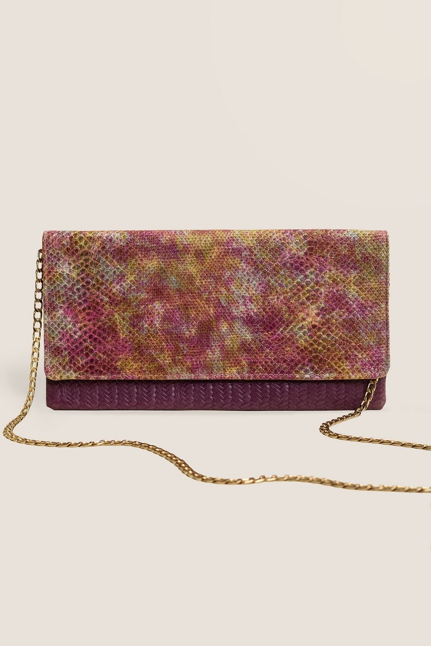 Leder-Clutch in Magenta mit Schlangenhautmuster