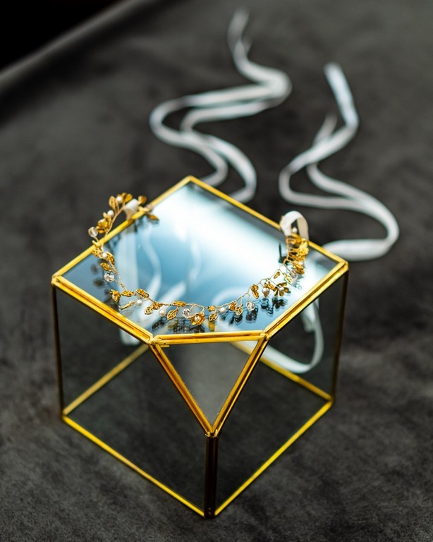GOLDEN CROWN